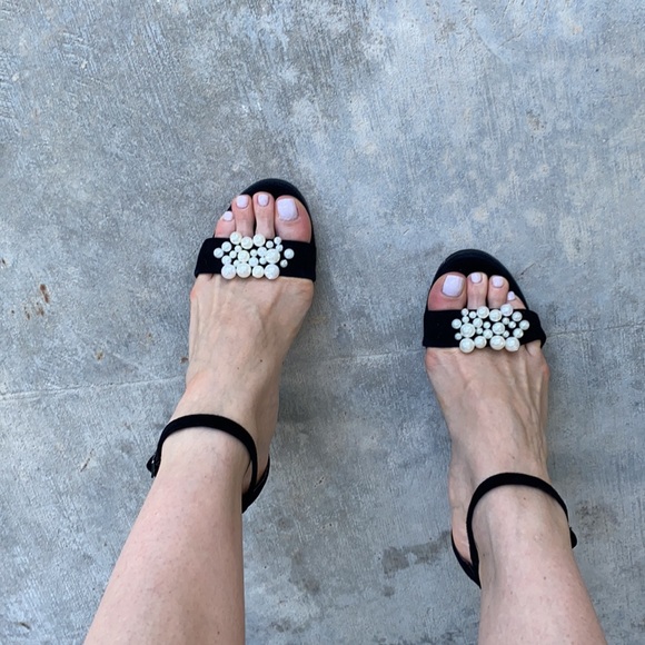 🚀SALE🚀 Saks 5th Pearl Embellished Sandals - Picture 11 of 13